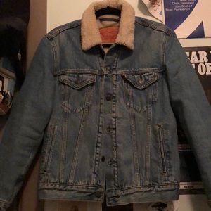Sherpa lined Levi’s jacket!